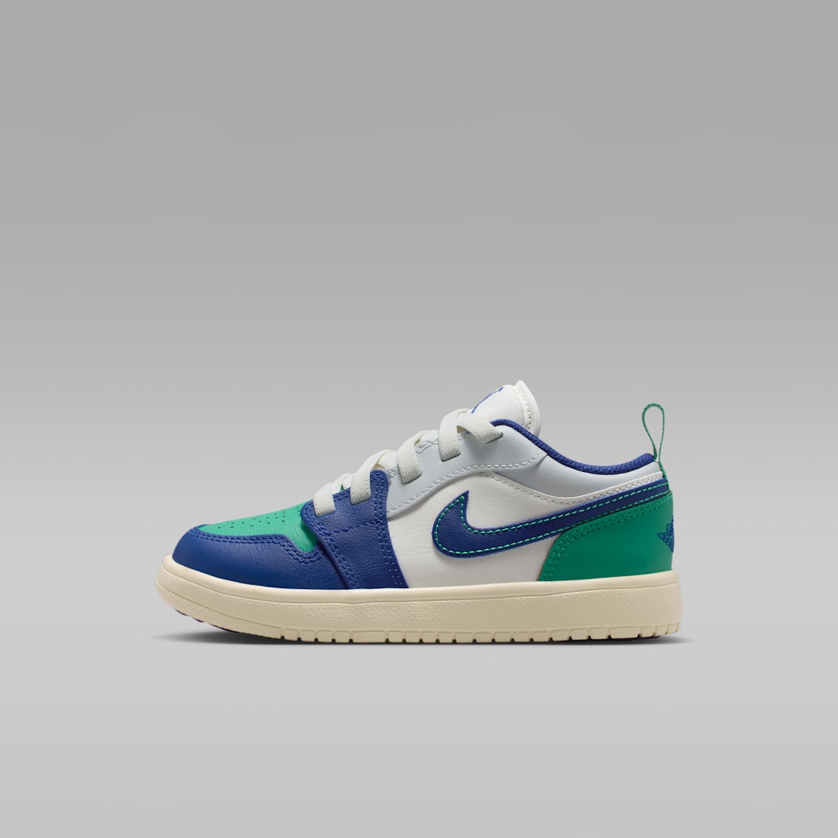 Jordan White Low Top Shoes. Nike.com